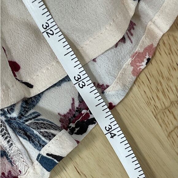 ASTR The Label Women Short Sleeve Floral V-Neck Viscose Dress Size Small - Picture 6 of 13